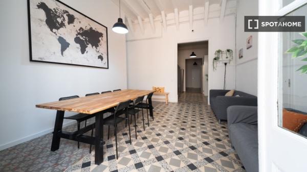 Habitación en piso compartido de 14 habitaciones, El Raval, Barcelona