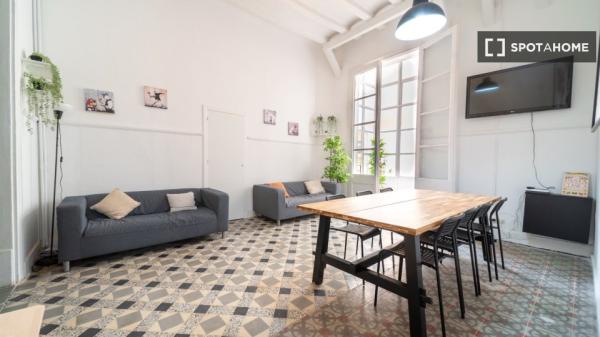 Habitación en piso compartido de 14 habitaciones, El Raval, Barcelona
