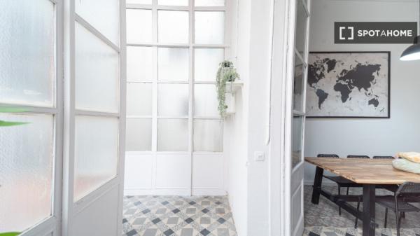 Habitación en piso compartido de 14 habitaciones, El Raval, Barcelona