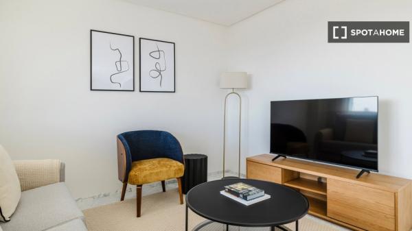 Piso de 2 dormitorios en alquiler en San Pascual, Madrid.