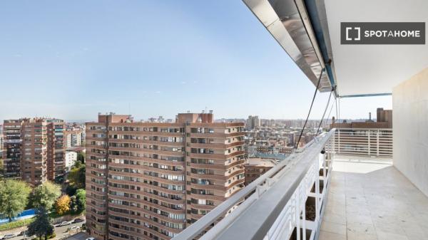 Piso de 2 dormitorios en alquiler en San Pascual, Madrid.
