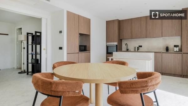 Piso de 2 dormitorios en alquiler en San Pascual, Madrid.