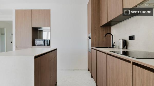 Piso de 2 dormitorios en alquiler en San Pascual, Madrid.