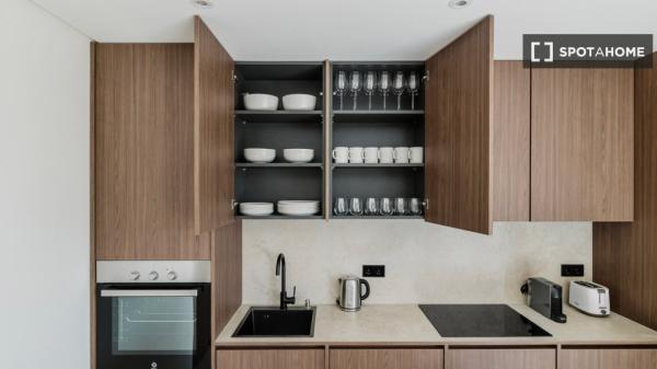 Piso de 2 dormitorios en alquiler en San Pascual, Madrid.