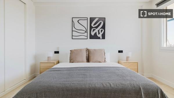 Piso de 2 dormitorios en alquiler en San Pascual, Madrid.