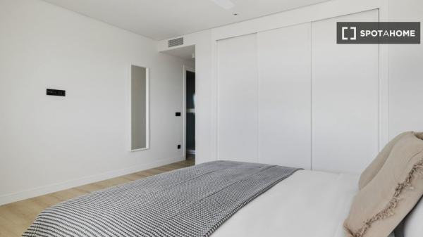 Piso de 2 dormitorios en alquiler en San Pascual, Madrid.