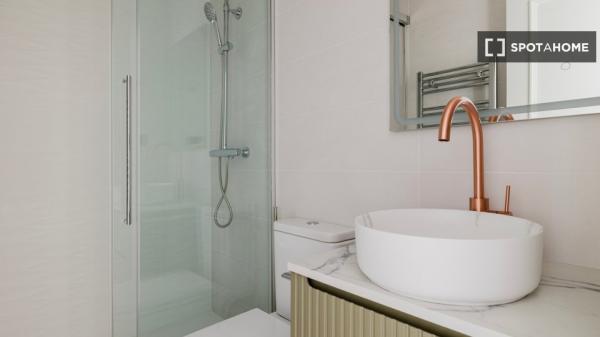 Piso de 2 dormitorios en alquiler en San Pascual, Madrid.