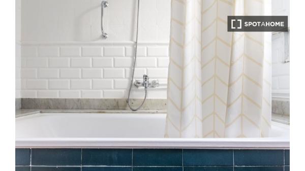 Habitación en piso compartido en barcelona.