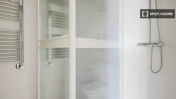 Piso de 2 dormitorios en alquiler en San Pascual, Madrid.