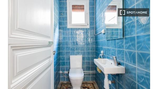 Habitación en piso compartido en barcelona.