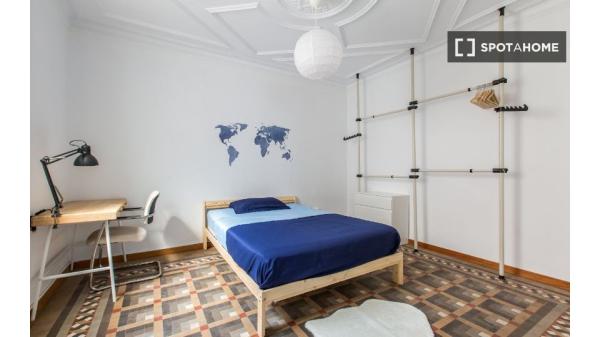 Habitación en piso compartido en barcelona.