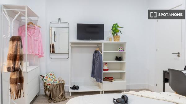Habitación en piso compartido en alquiler en Universidad, Madrid