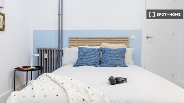 Habitación en piso compartido en alquiler en Universidad, Madrid