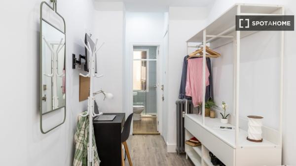 Zimmer in einer Wohngemeinschaft in Universidad, Madrid zu vermieten