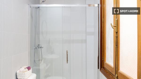 Habitación en piso compartido en alquiler en Universidad, Madrid