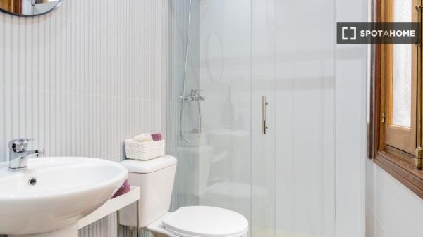 Habitación en piso compartido en alquiler en Universidad, Madrid