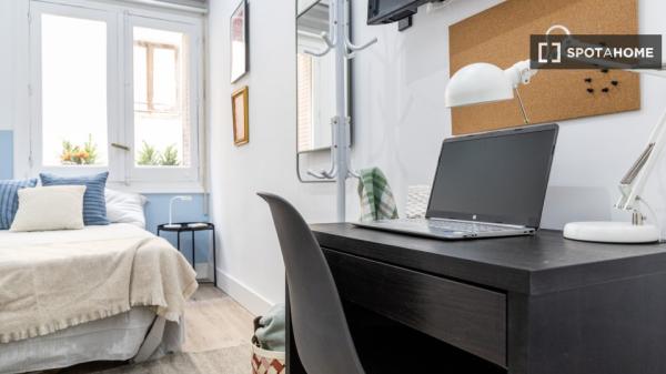 Habitación en piso compartido en alquiler en Universidad, Madrid