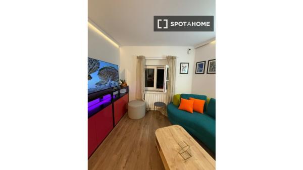 Se alquila piso de 2 habitaciones en Santander.