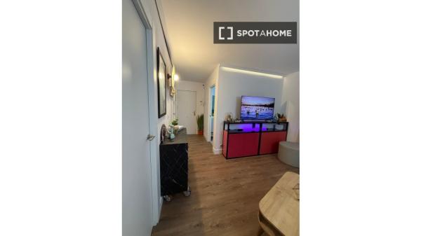 Se alquila piso de 2 habitaciones en Santander.