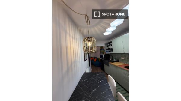 Se alquila piso de 2 habitaciones en Santander.