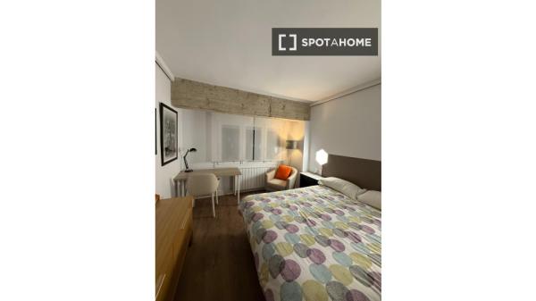 Se alquila piso de 2 habitaciones en Santander.