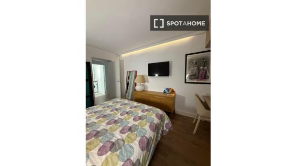 Se alquila piso de 2 habitaciones en Santander.