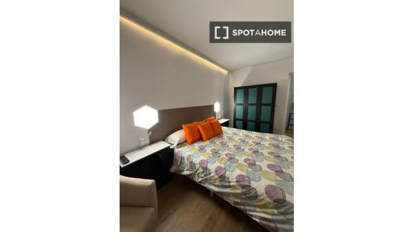 Se alquila piso de 2 habitaciones en Santander.