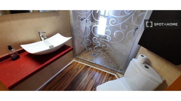 Habitación en piso compartido en alquiler en La Malva-Rosa, Valencia.