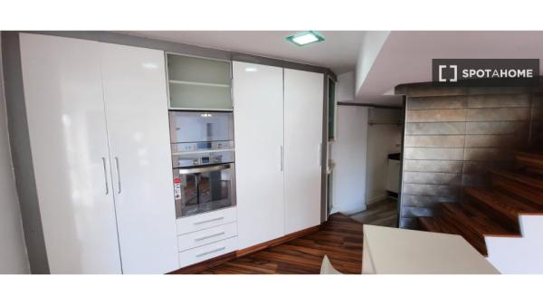 Habitación en piso compartido en alquiler en La Malva-Rosa, Valencia.