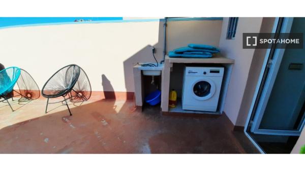 Habitación en piso compartido en alquiler en La Malva-Rosa, Valencia.