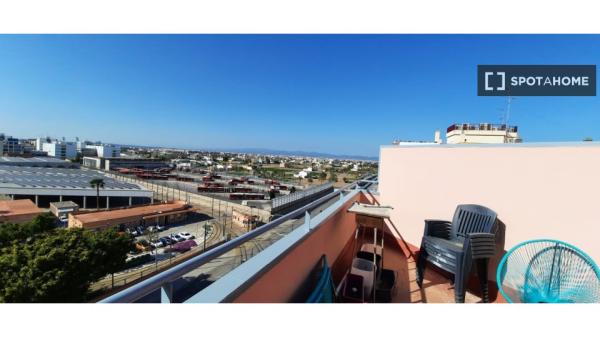 Habitación en piso compartido en alquiler en La Malva-Rosa, Valencia.