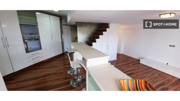 Habitación en piso compartido en alquiler en La Malva-Rosa, Valencia.