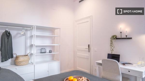 Habitación en piso de 15 habitaciones, Camp d'en Grassot i Gracia Nova