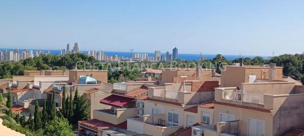 Chalet pareado en calle Cabo Roig