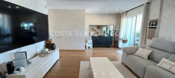 Chalet pareado en calle Cabo Roig