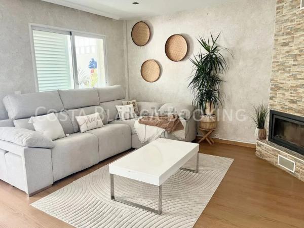 Chalet pareado en calle Cabo Roig