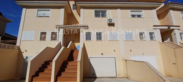 Chalet pareado en calle Cabo Roig