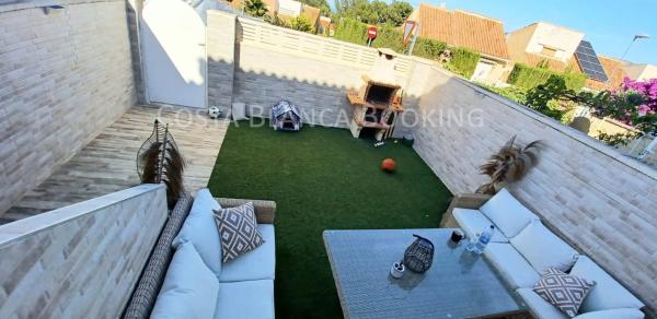 Chalet pareado en calle Cabo Roig