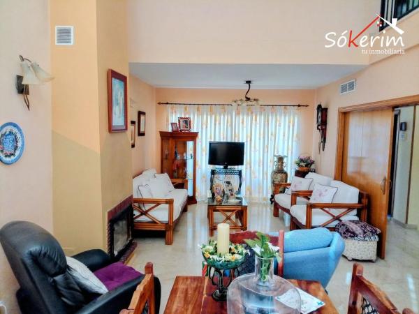 Chalet pareado en calle Santa Lucía