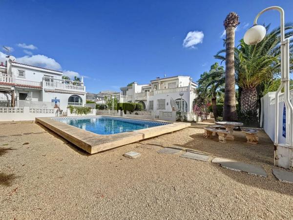 Chalet pareado en calle Oslo