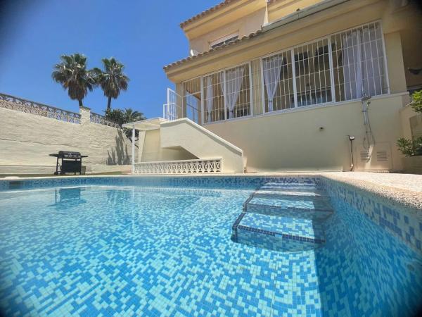 Chalet pareado en calle Murillo