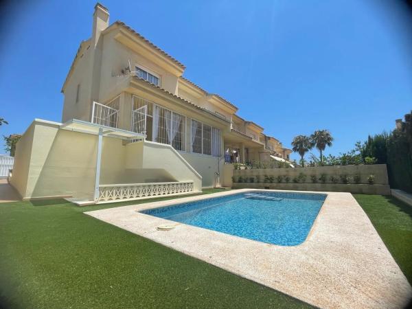 Chalet pareado en calle Murillo