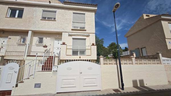 Chalet adosado en calle Rubens, 19