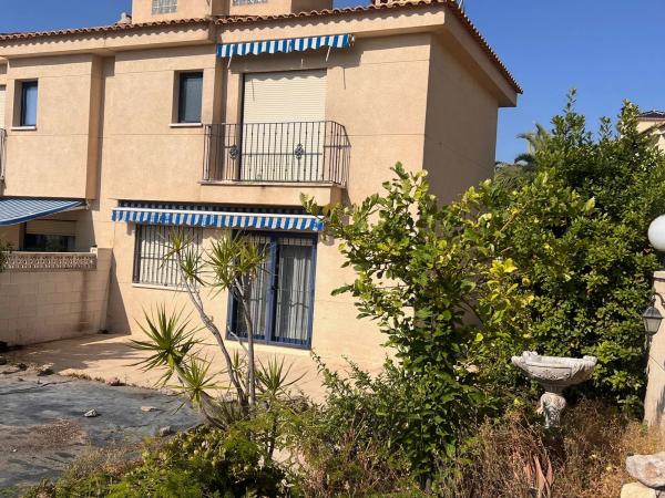 Chalet adosado en calle Tramuntana