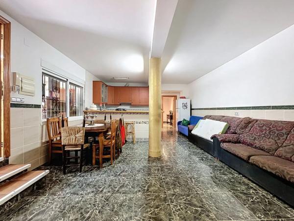 Chalet adosado en Lg Diseminados