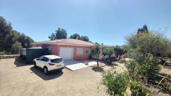 Casa independiente en avenida de Coloma