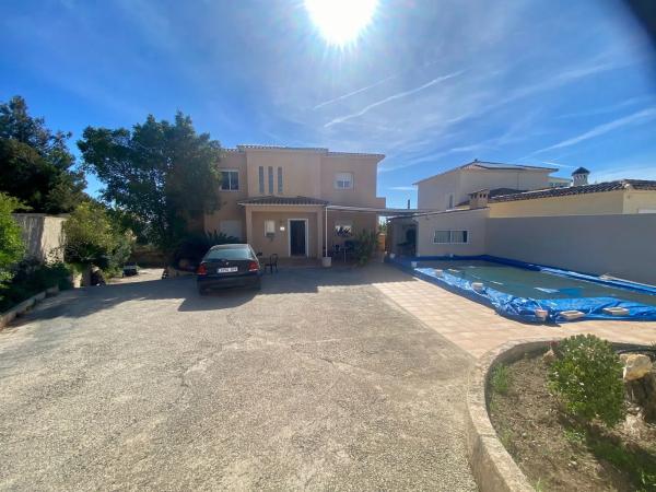 Casa independiente en calle Estocolmo