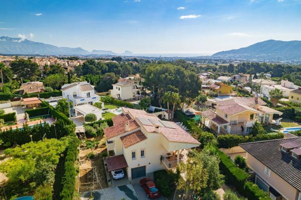 Casa independiente en calle Fernando Botero