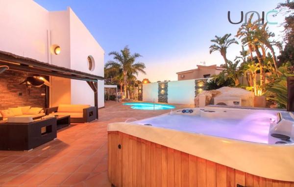 Casa independiente en avenida de Coloma