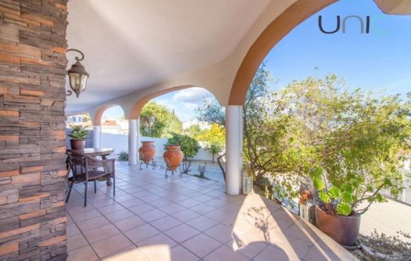 Casa independiente en avenida de Coloma